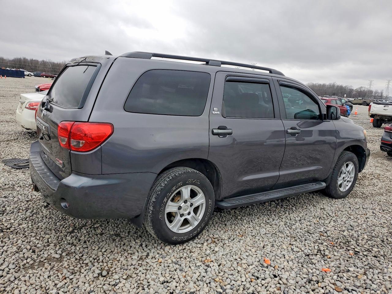 2013 TOYOTA Sequoia