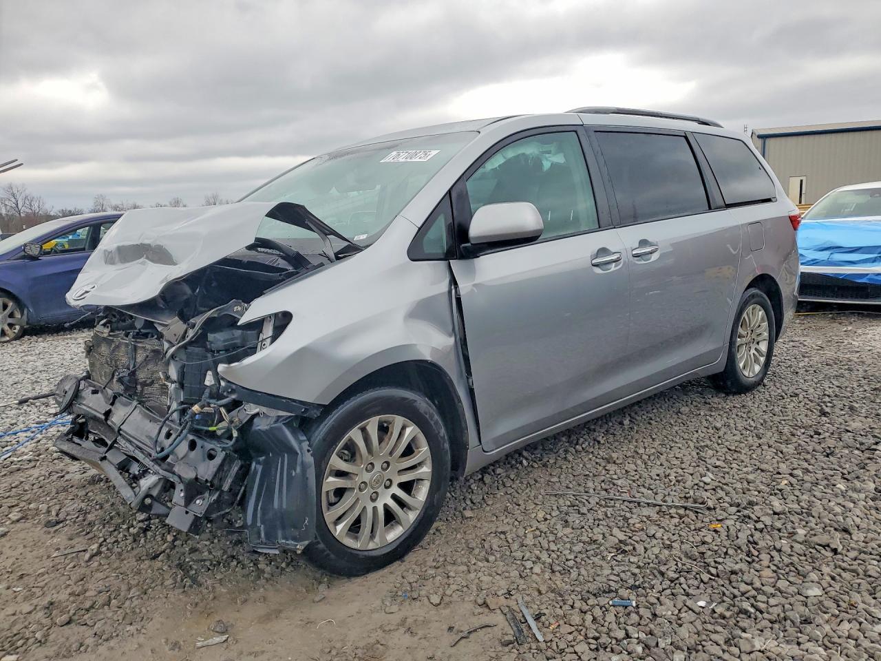 2017 TOYOTA SIENNA