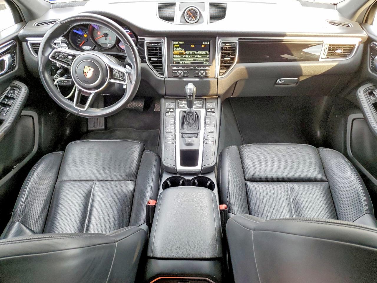 2016 PORSCHE Macan