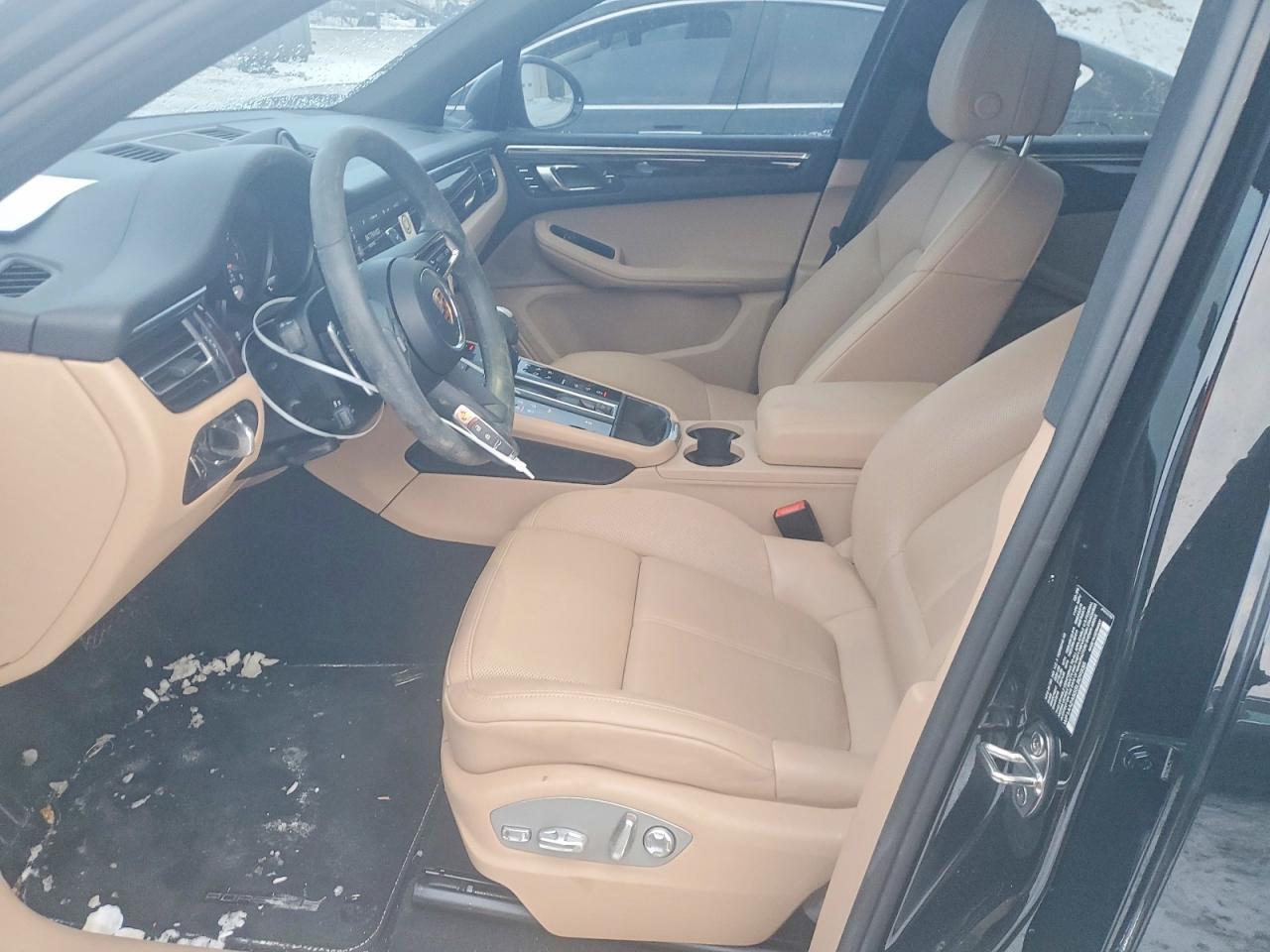 2025 PORSCHE Macan