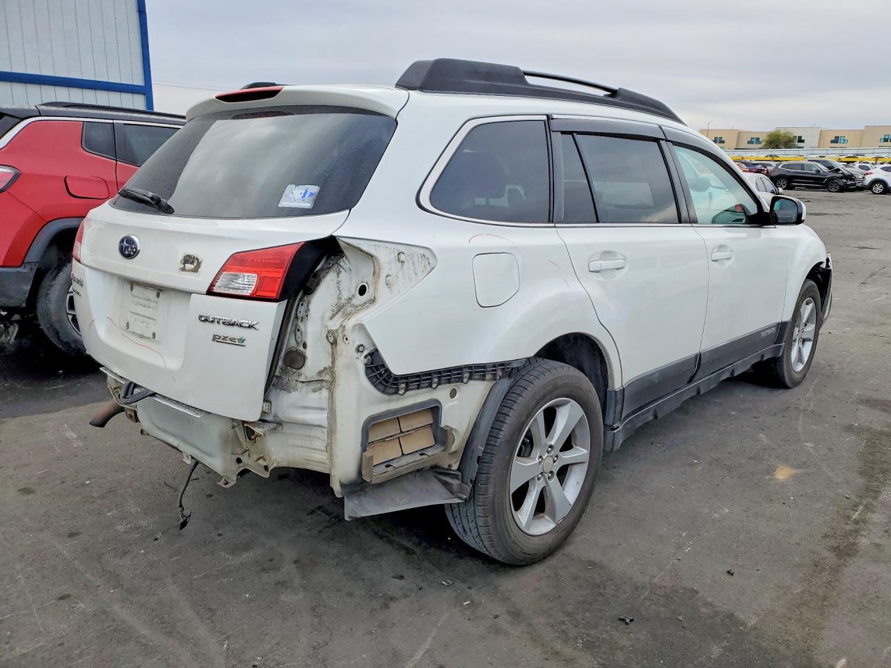 2013 SUBARU Outback