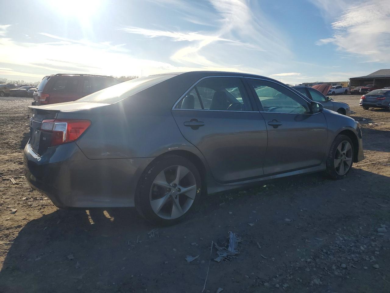 2014 TOYOTA CAMRY