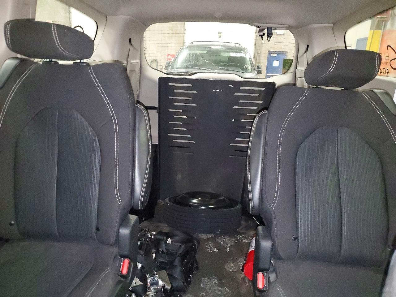 2022 CHRYSLER Voyager
