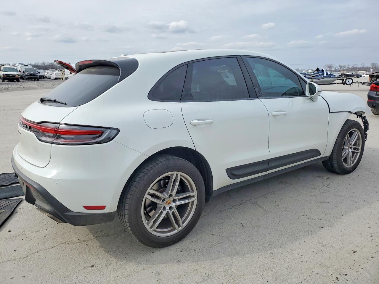 2024 PORSCHE Macan