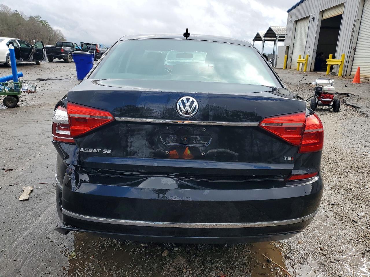 2016 VOLKSWAGEN Passat