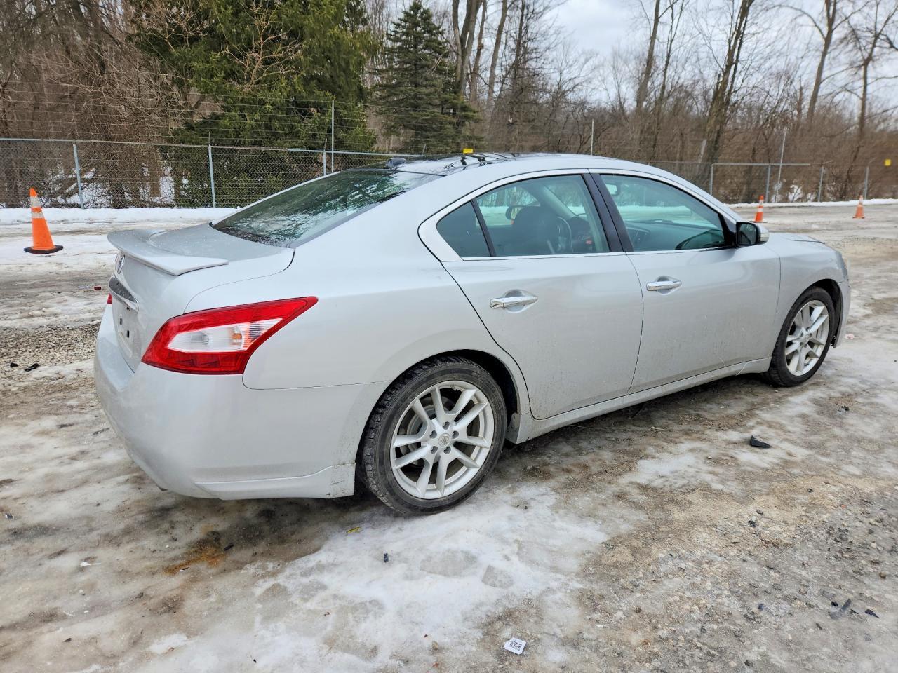 2011 NISSAN Maxima