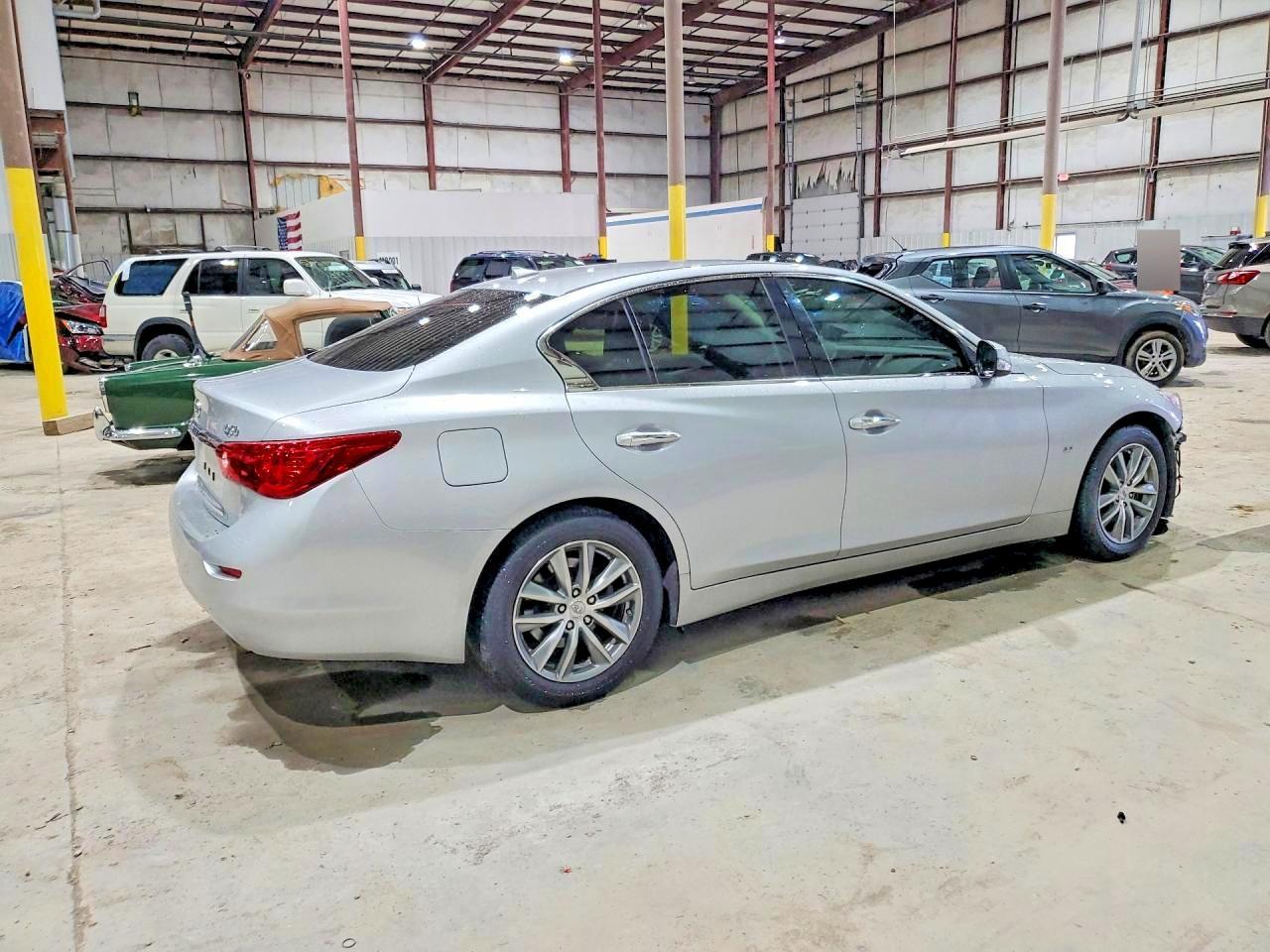 2015 INFINITI Q50