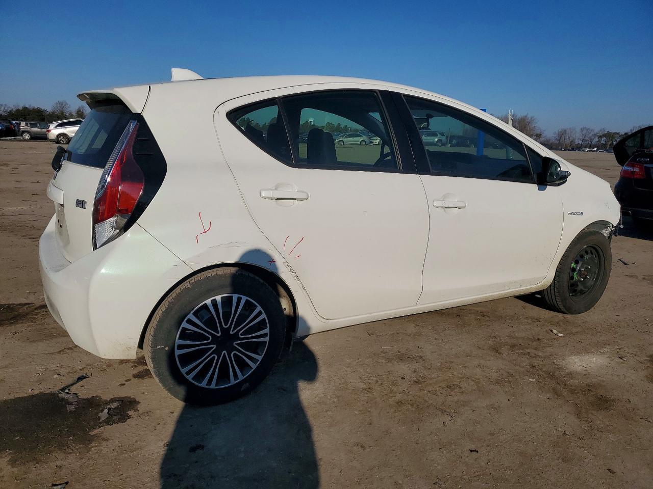 2016 TOYOTA Prius c