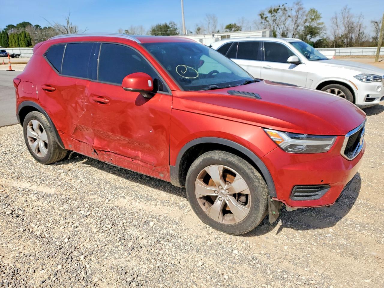 2020 VOLVO XC40
