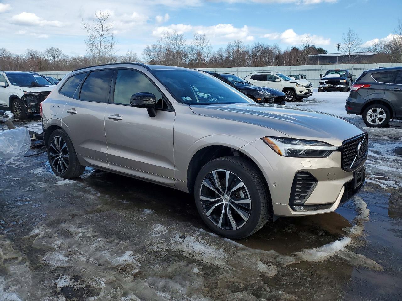 2024 VOLVO XC60