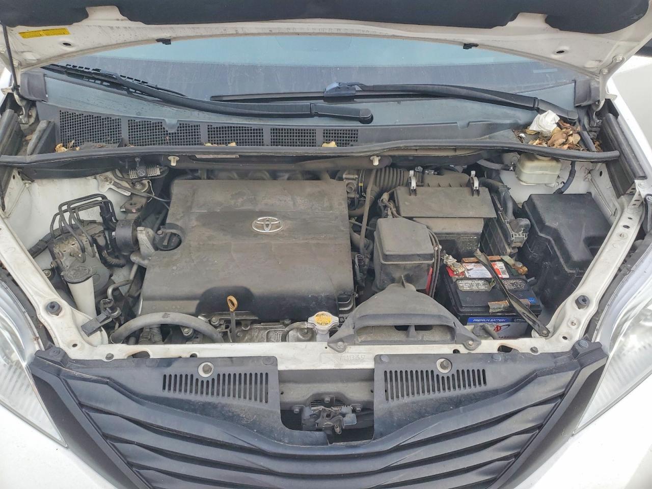 2016 TOYOTA SIENNA