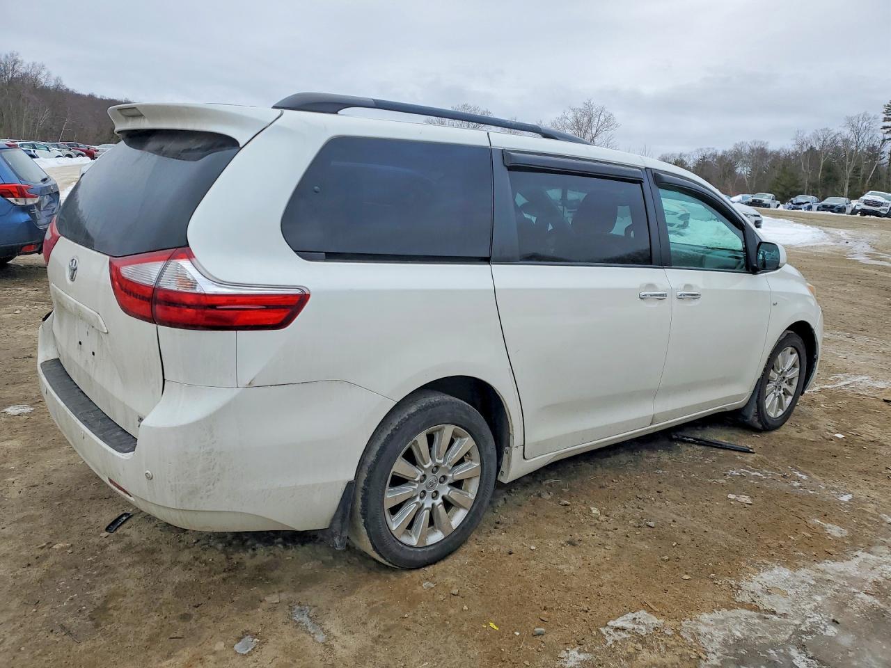 2016 TOYOTA SIENNA