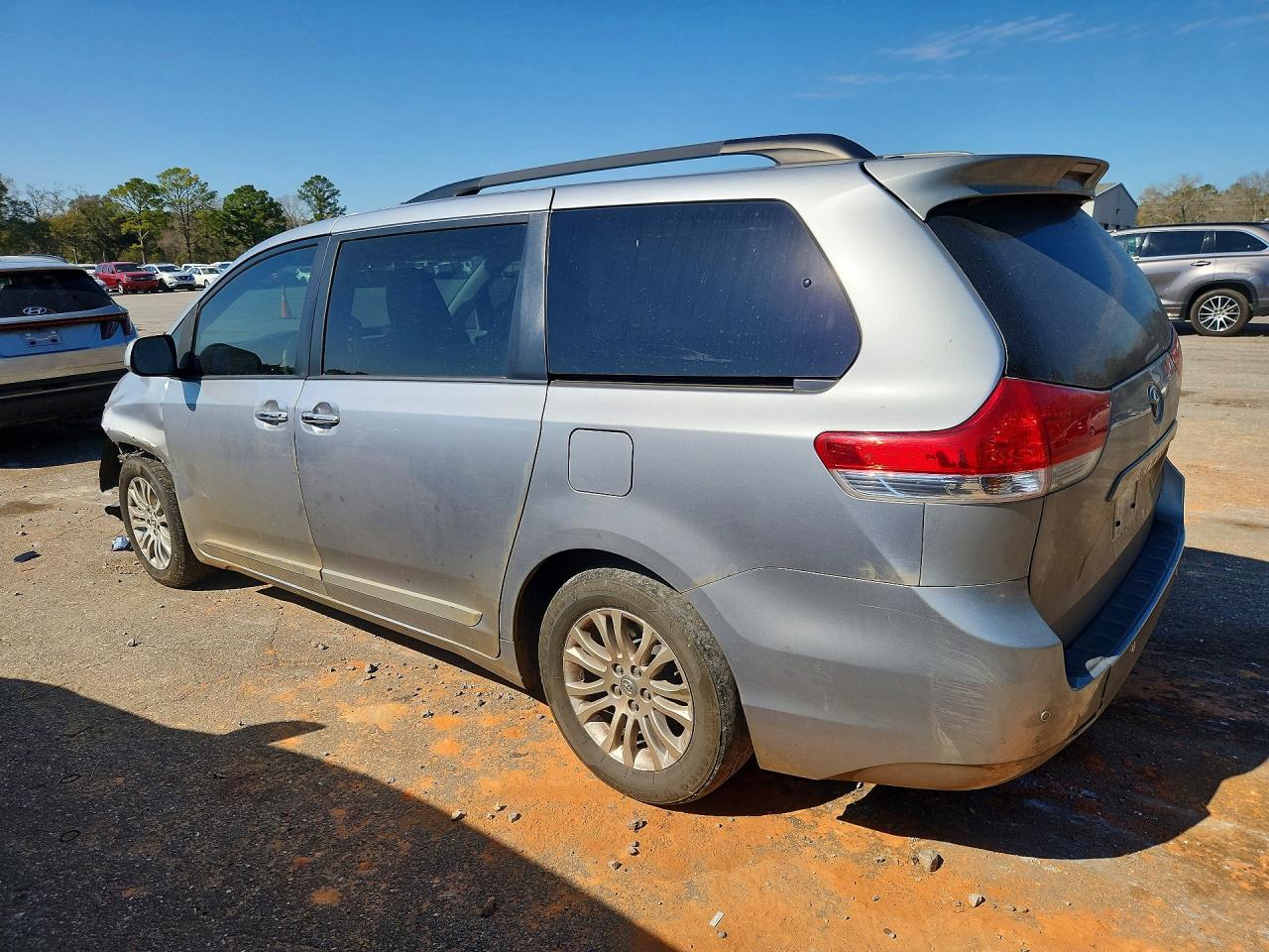 2013 TOYOTA SIENNA