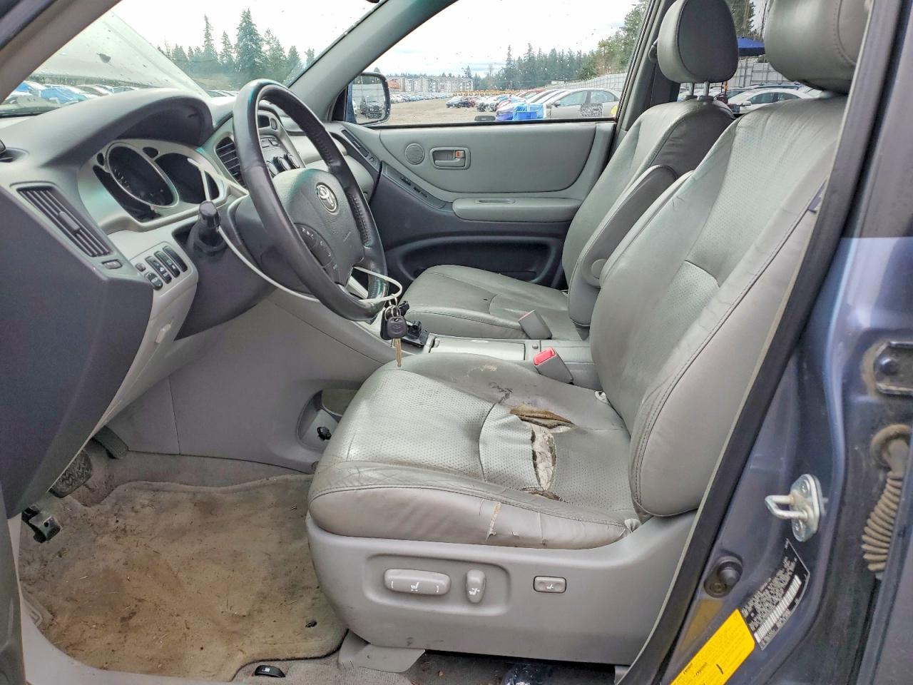 2004 TOYOTA HIGHLANDER