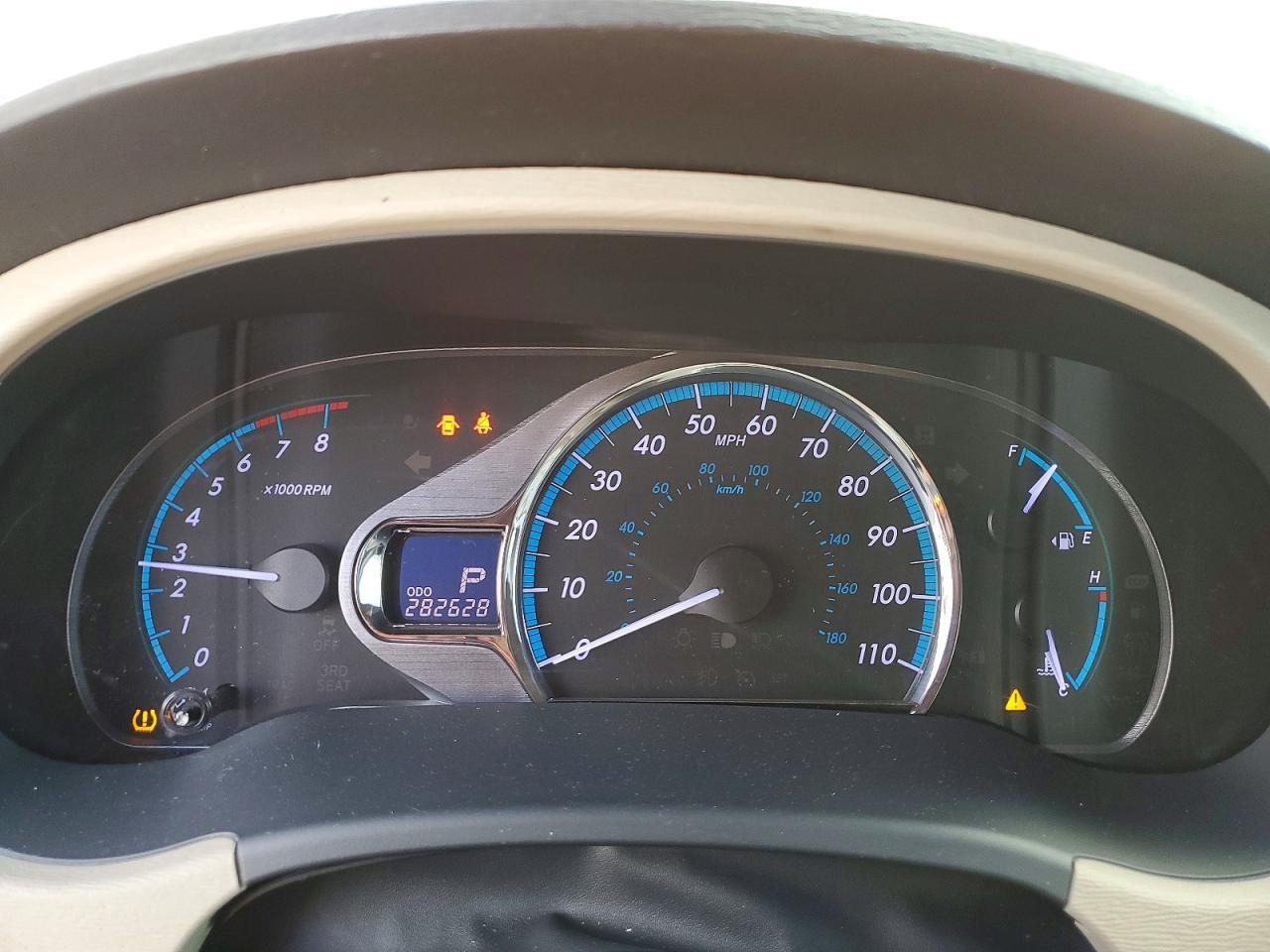 2011 TOYOTA SIENNA