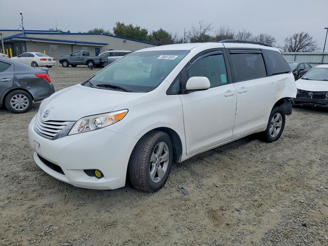 2016 TOYOTA SIENNA