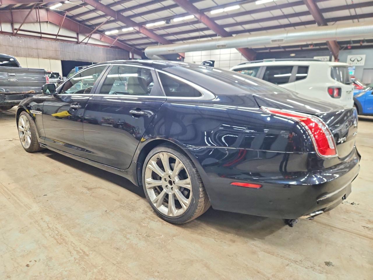 2016 JAGUAR Xj-Series