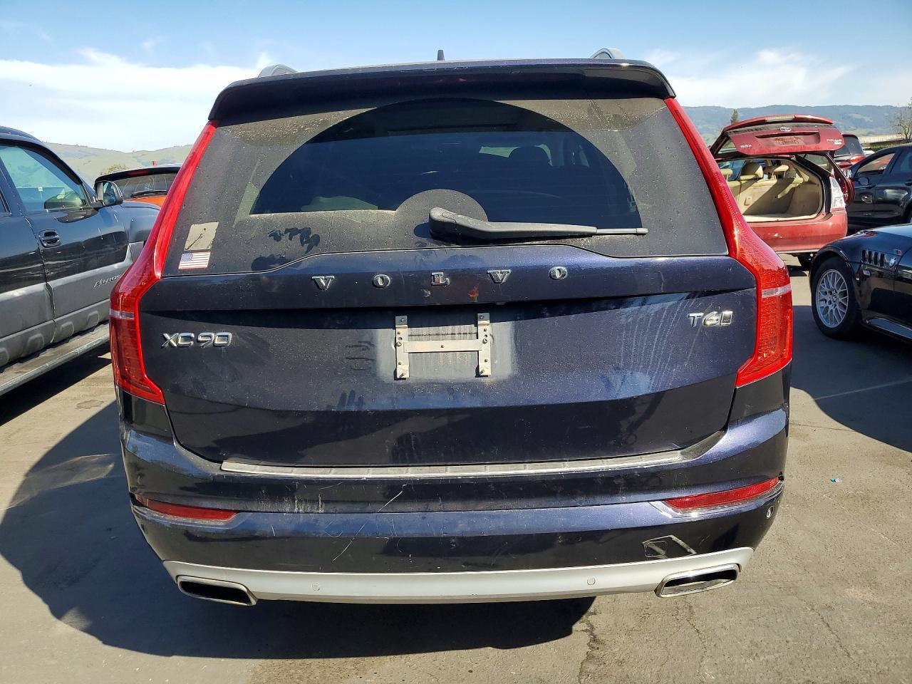 2016 VOLVO XC90