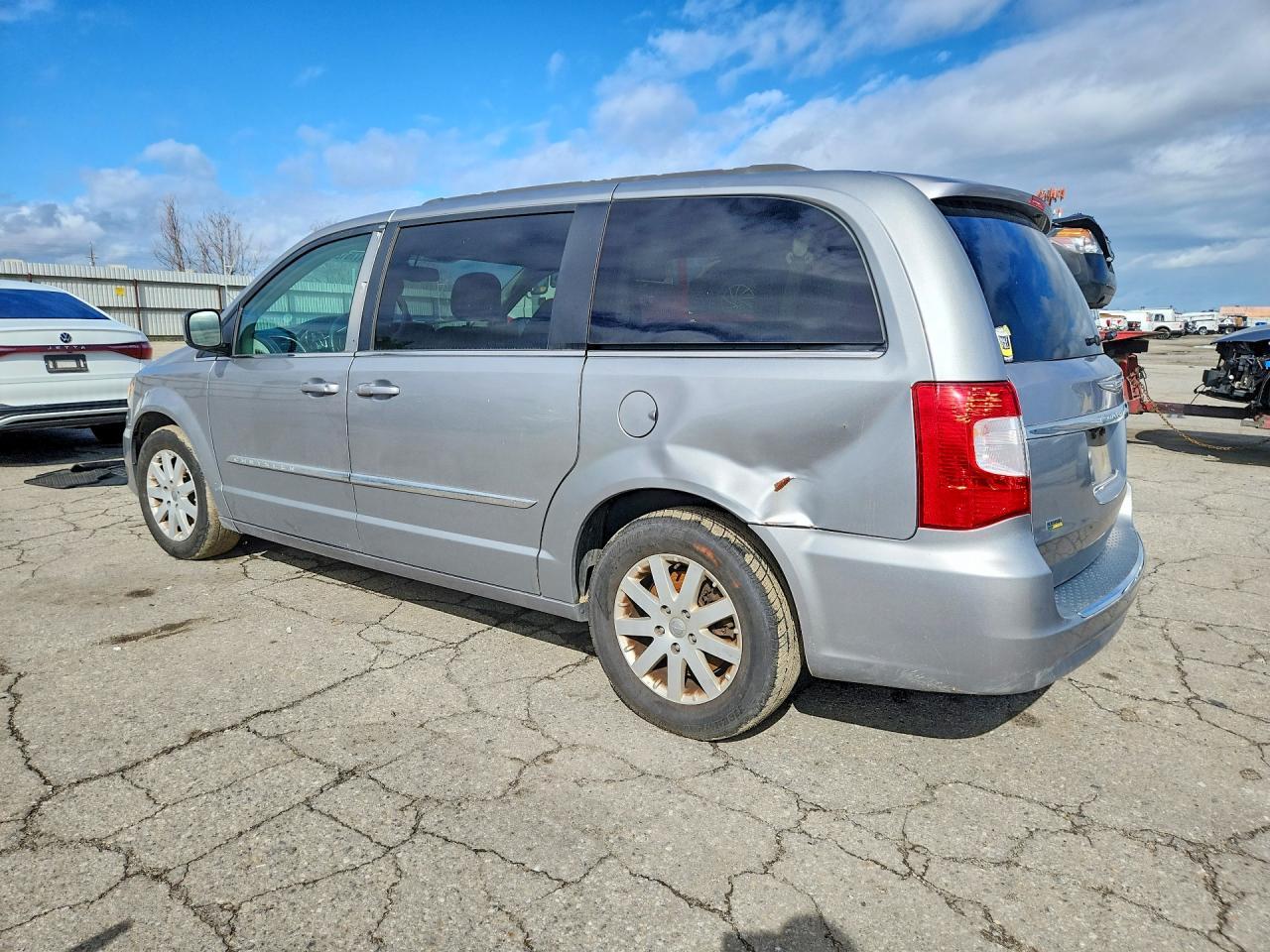 2016 CHRYSLER Town & Country