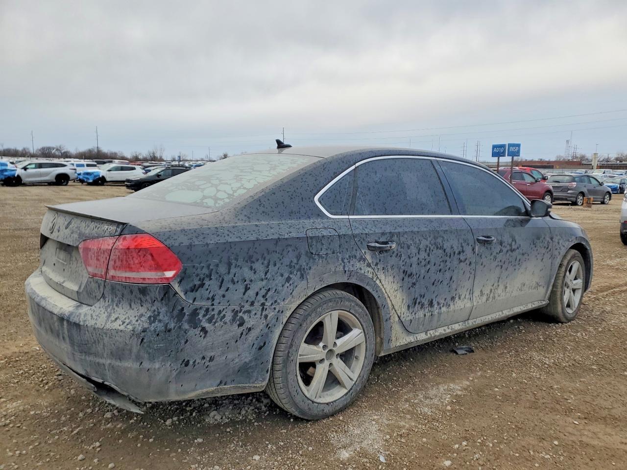 2013 VOLKSWAGEN Passat