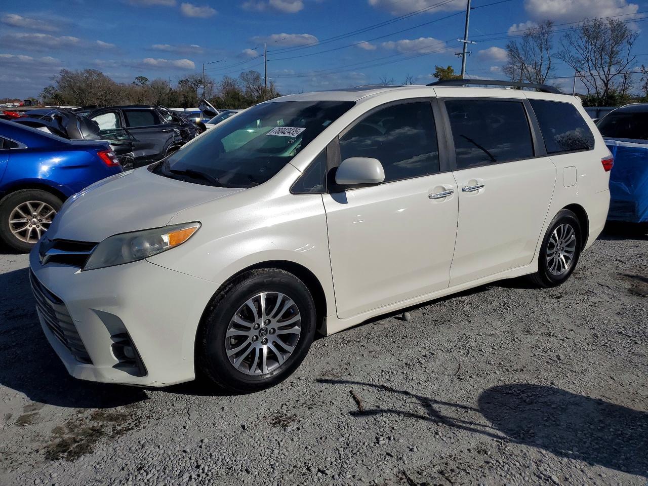 2018 TOYOTA SIENNA