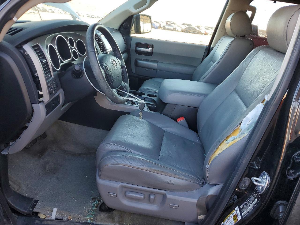 2010 TOYOTA Sequoia