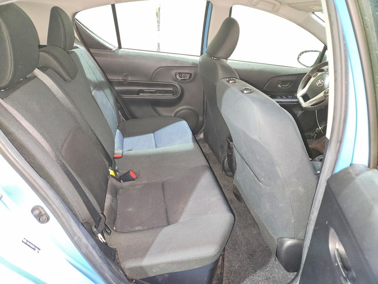 2016 TOYOTA Prius c