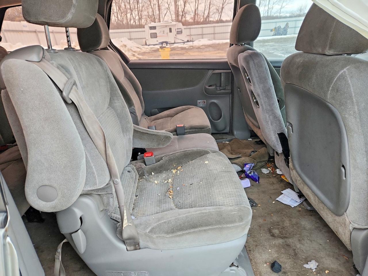2010 TOYOTA SIENNA