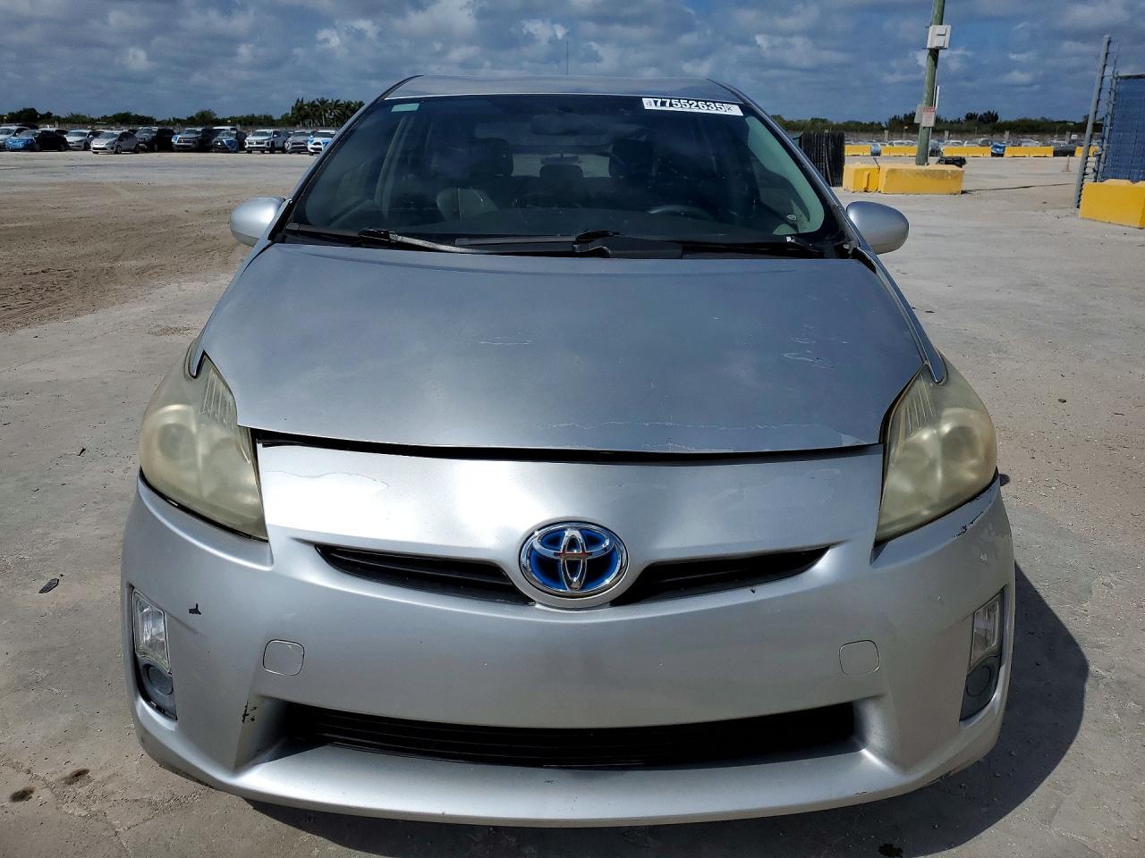 2011 TOYOTA PRIUS