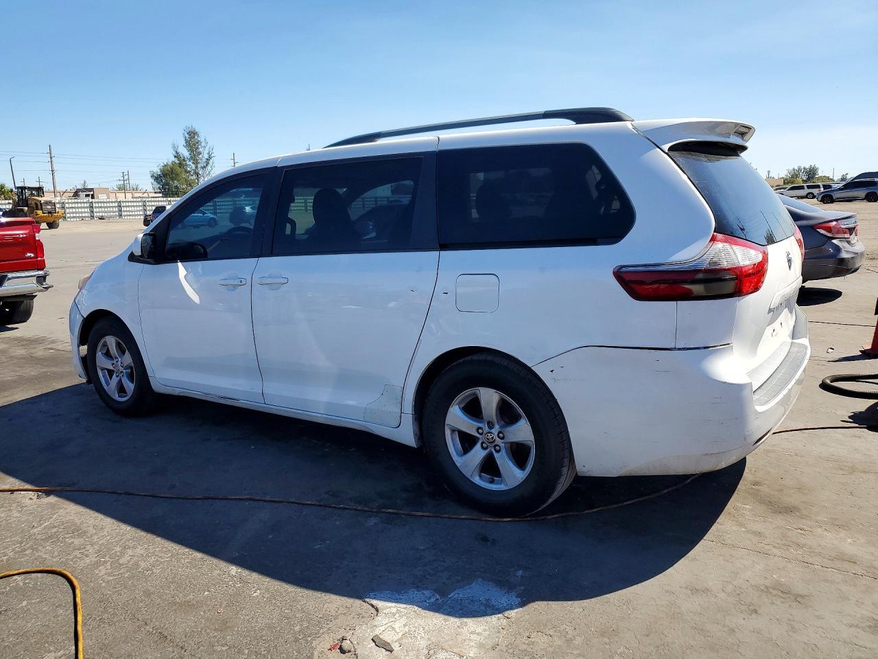 2017 TOYOTA SIENNA