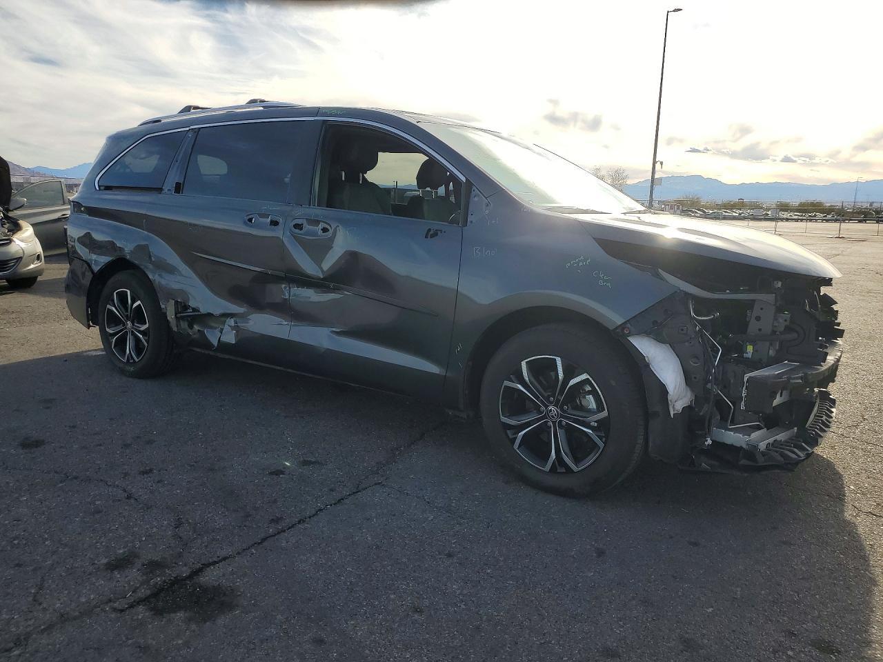 2025 TOYOTA SIENNA