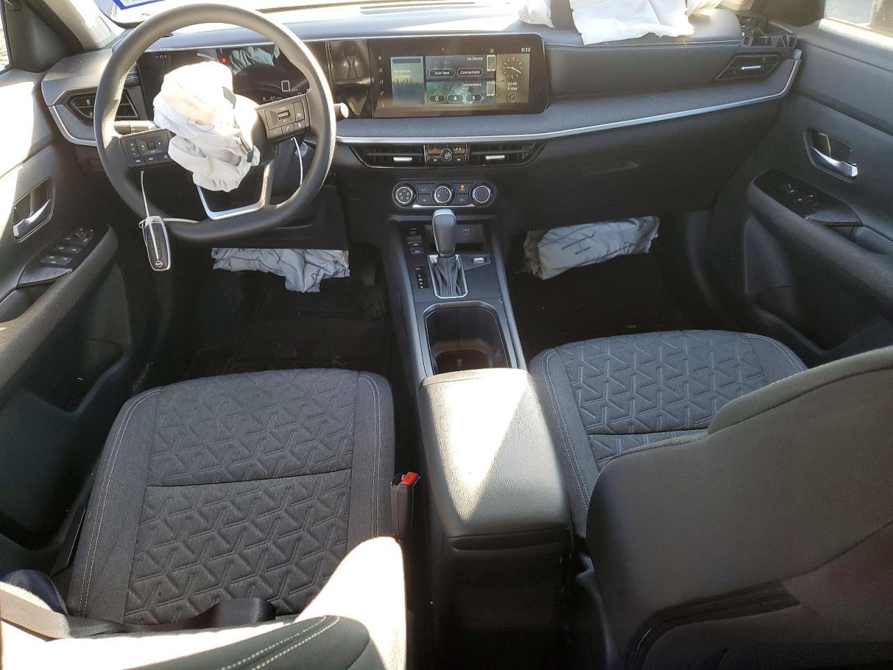 2025 NISSAN KICKS