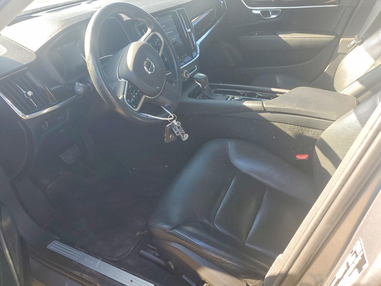 2018 VOLVO S90