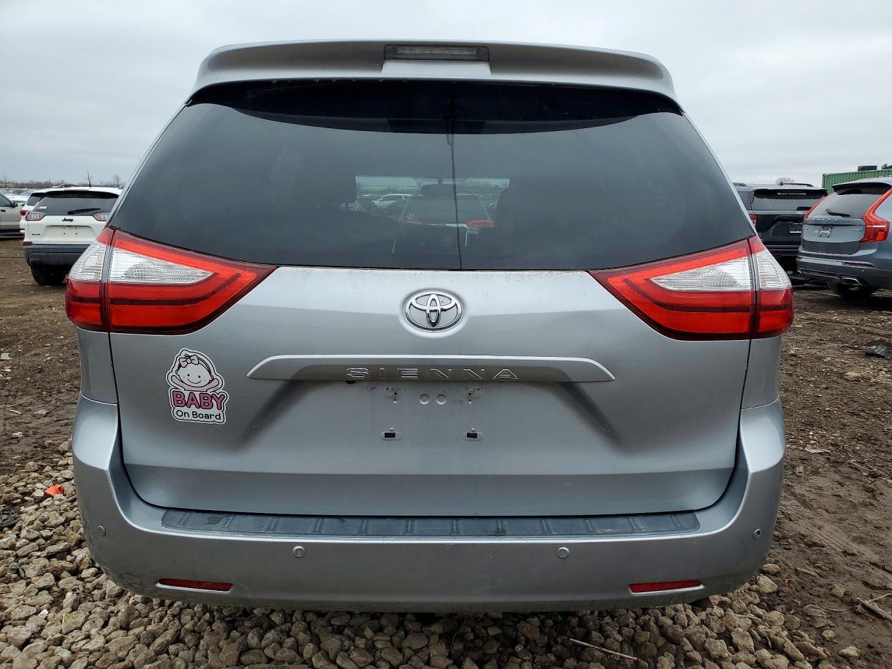 2016 TOYOTA SIENNA