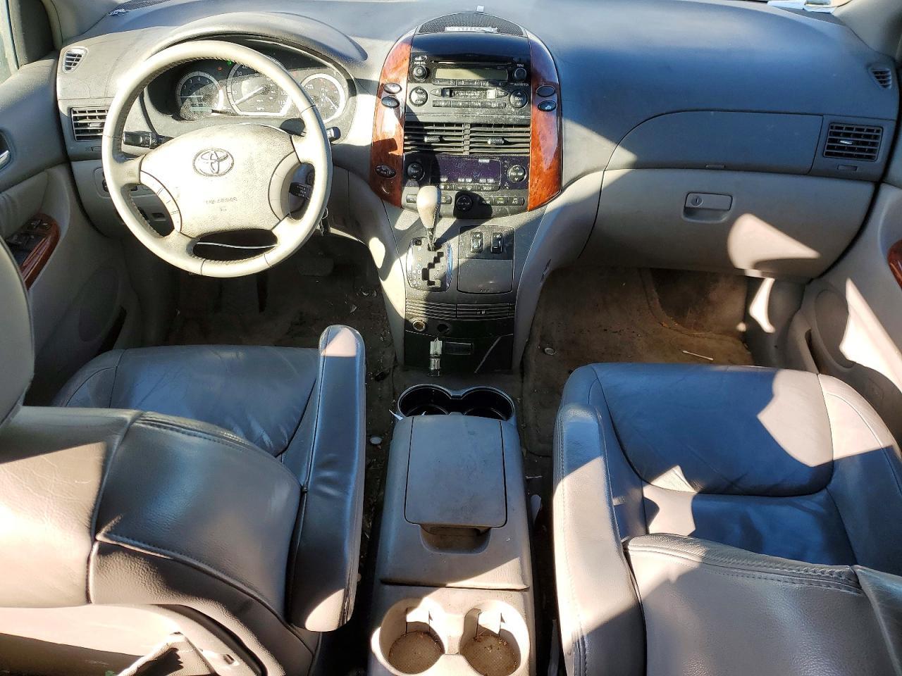 2005 TOYOTA SIENNA
