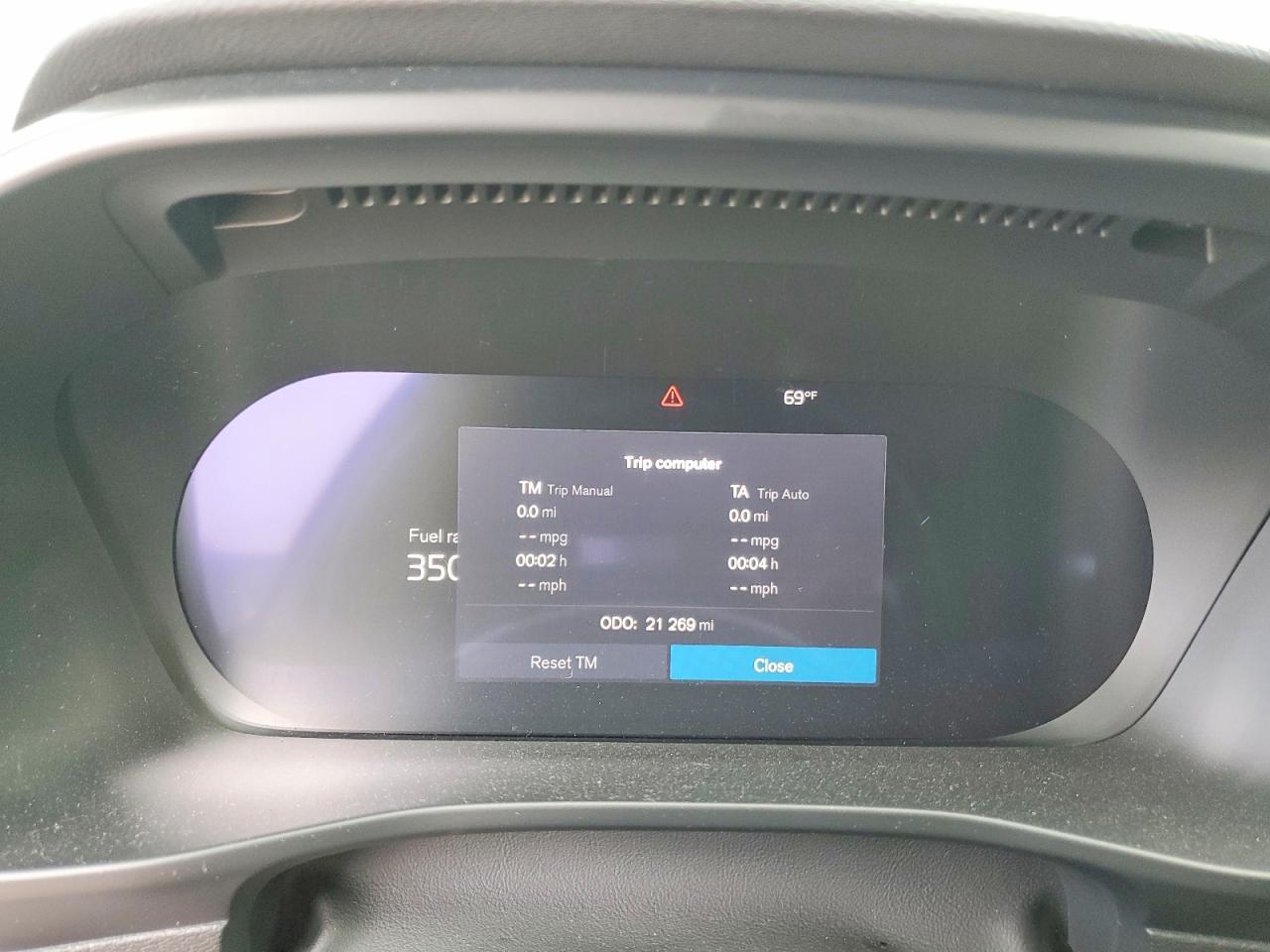 2024 VOLVO XC40