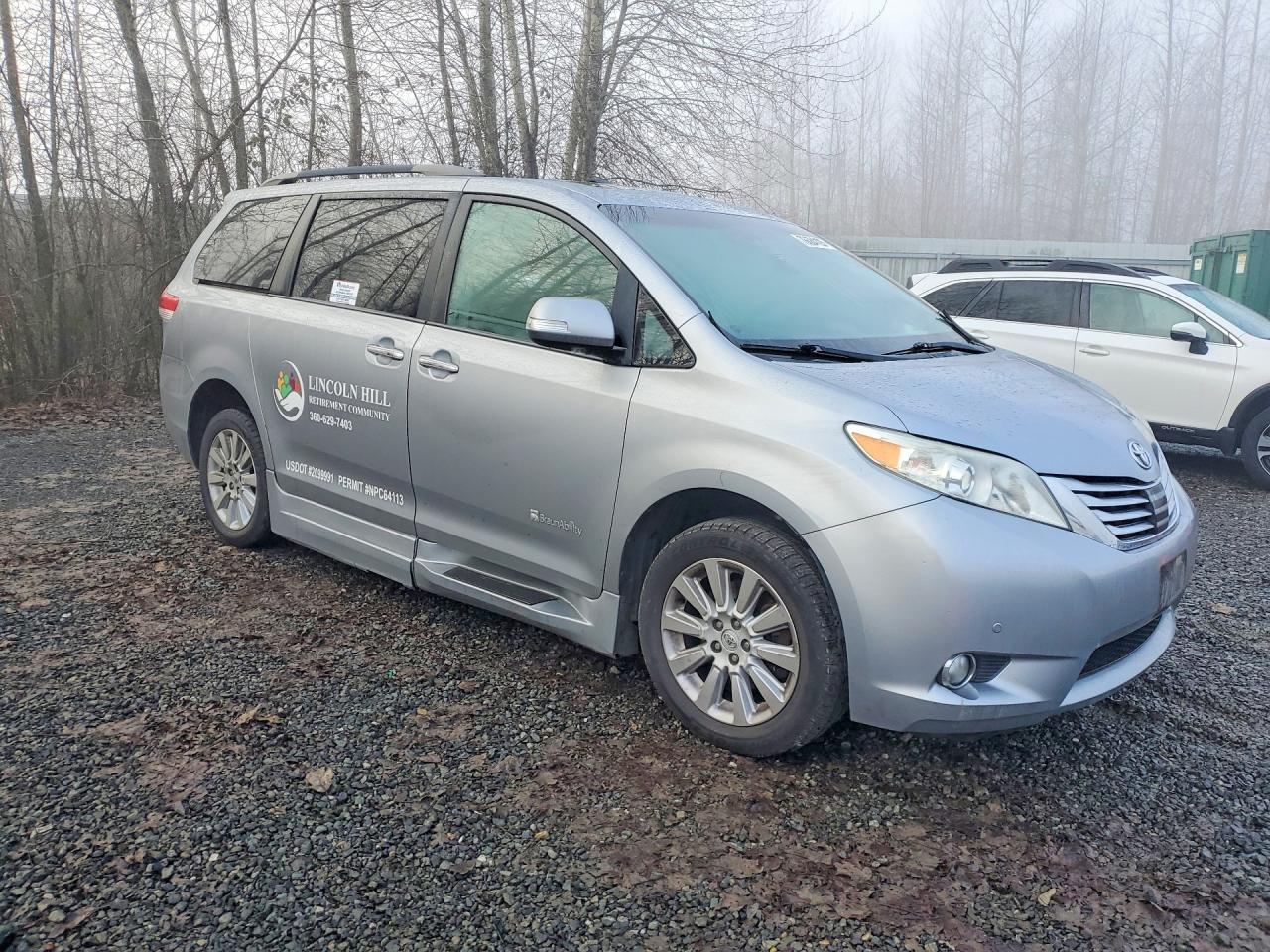 2013 TOYOTA SIENNA