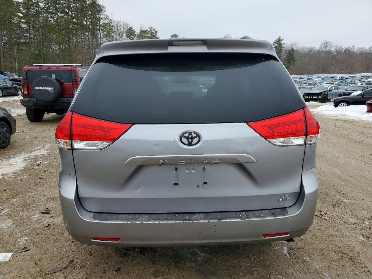 2012 TOYOTA SIENNA