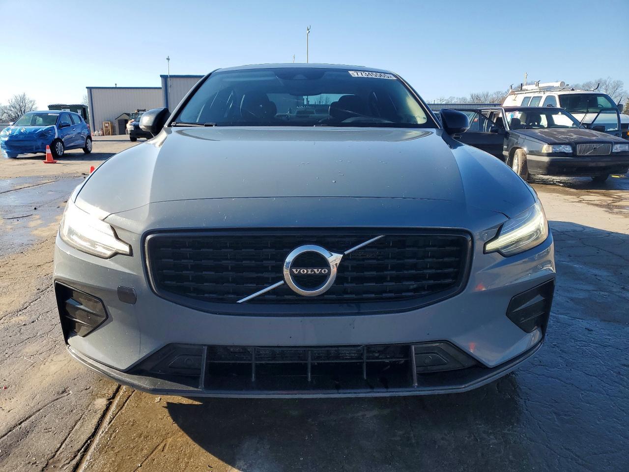 2022 VOLVO S60
