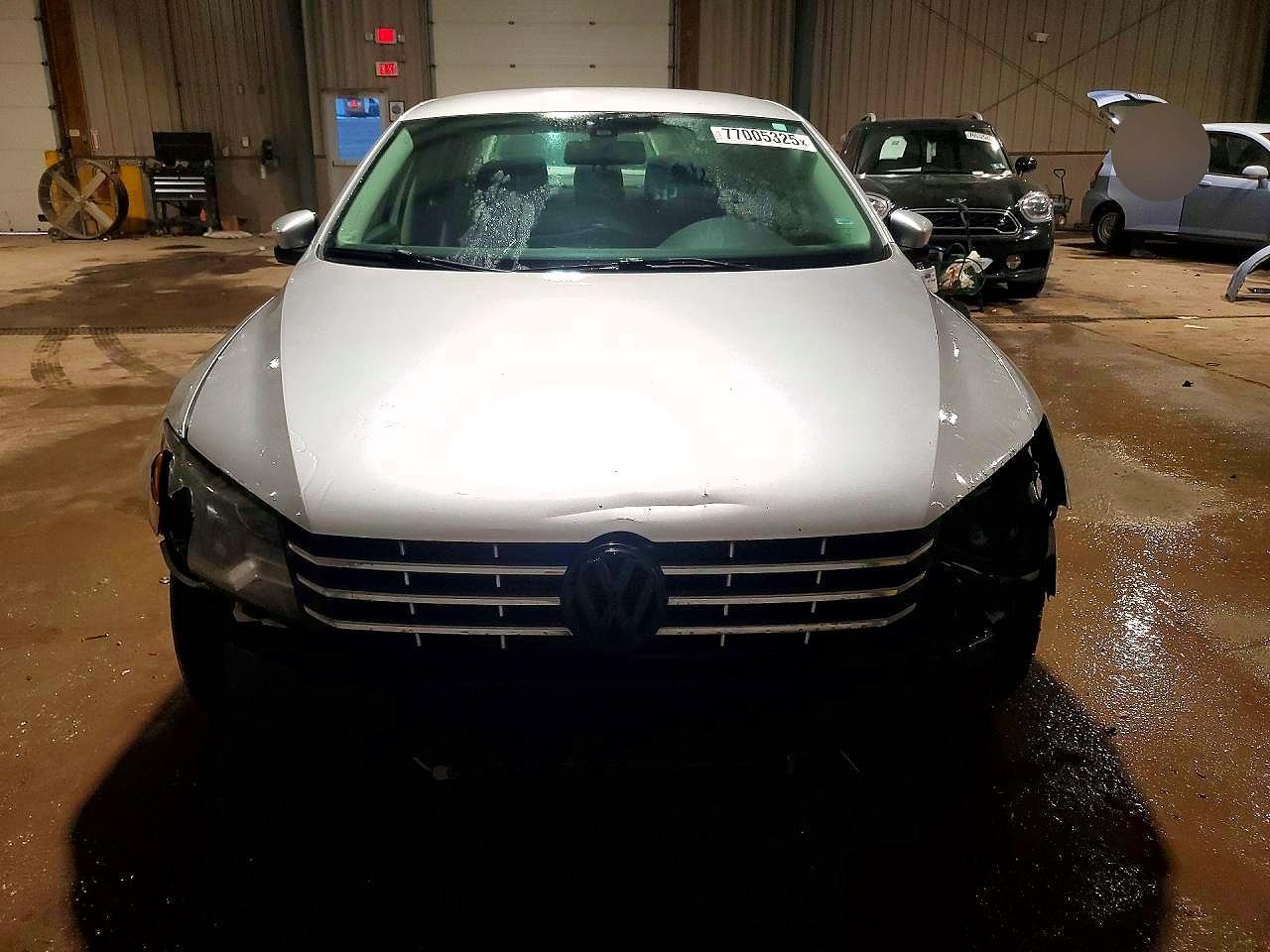 2012 VOLKSWAGEN Passat