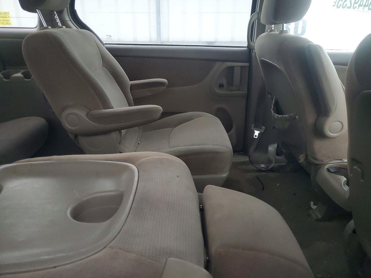 2004 TOYOTA SIENNA