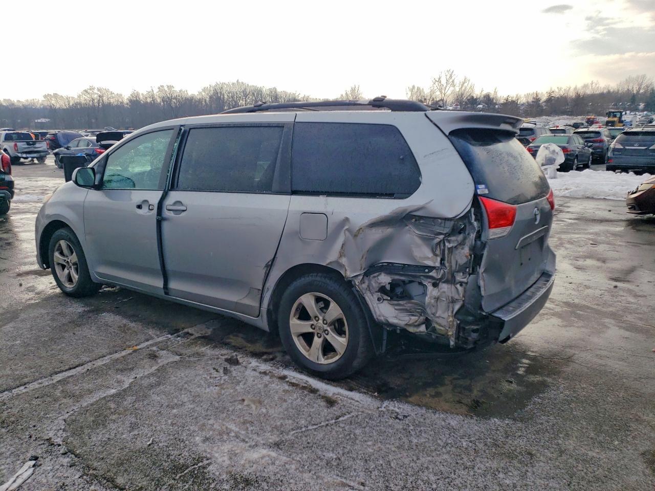 2013 TOYOTA SIENNA