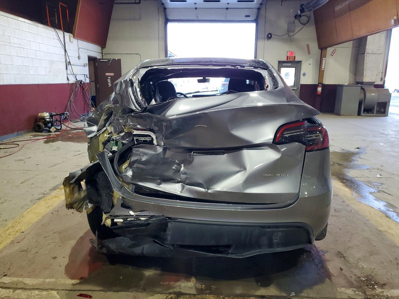 2025 TESLA MODEL Y
