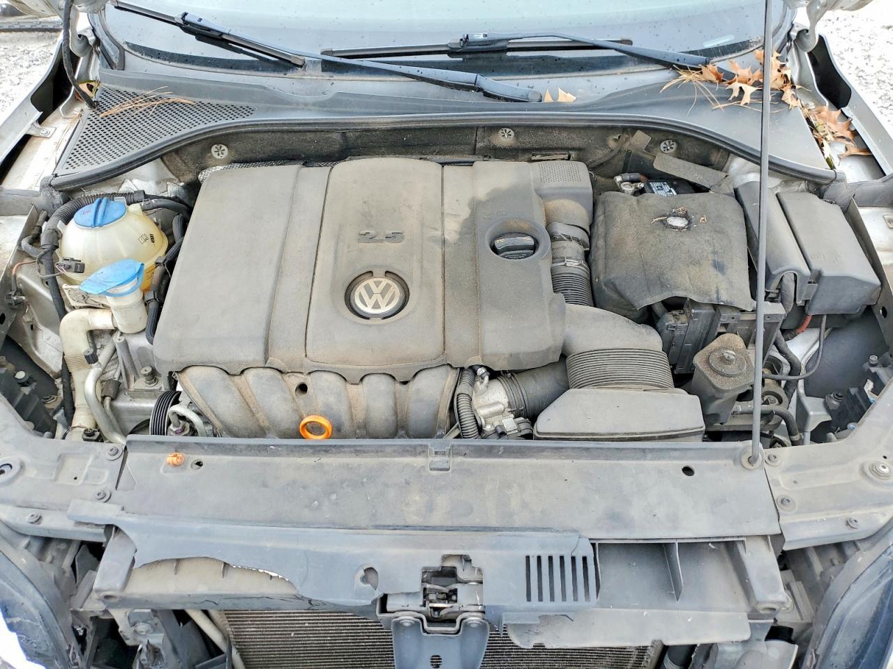 2012 VOLKSWAGEN Passat