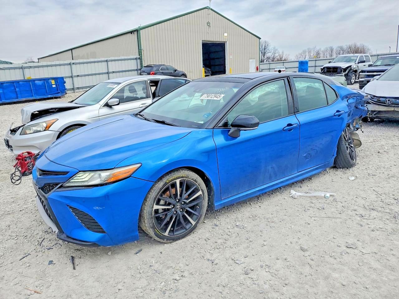 2018 TOYOTA CAMRY