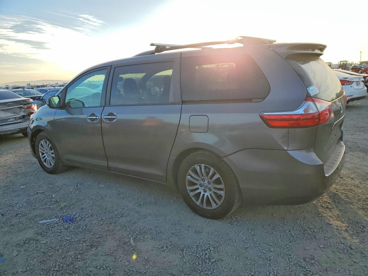 2016 TOYOTA SIENNA