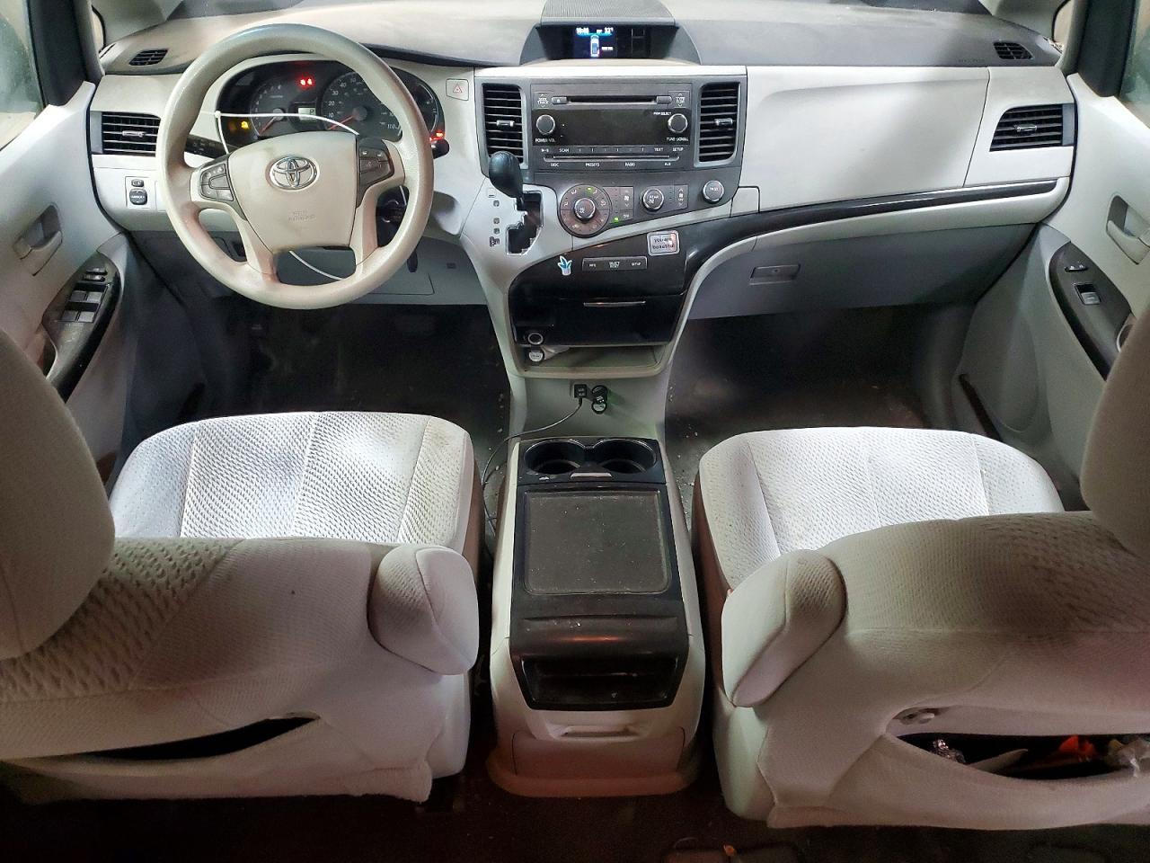 2012 TOYOTA SIENNA