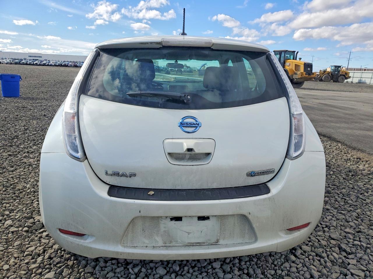 2016 NISSAN LEAF