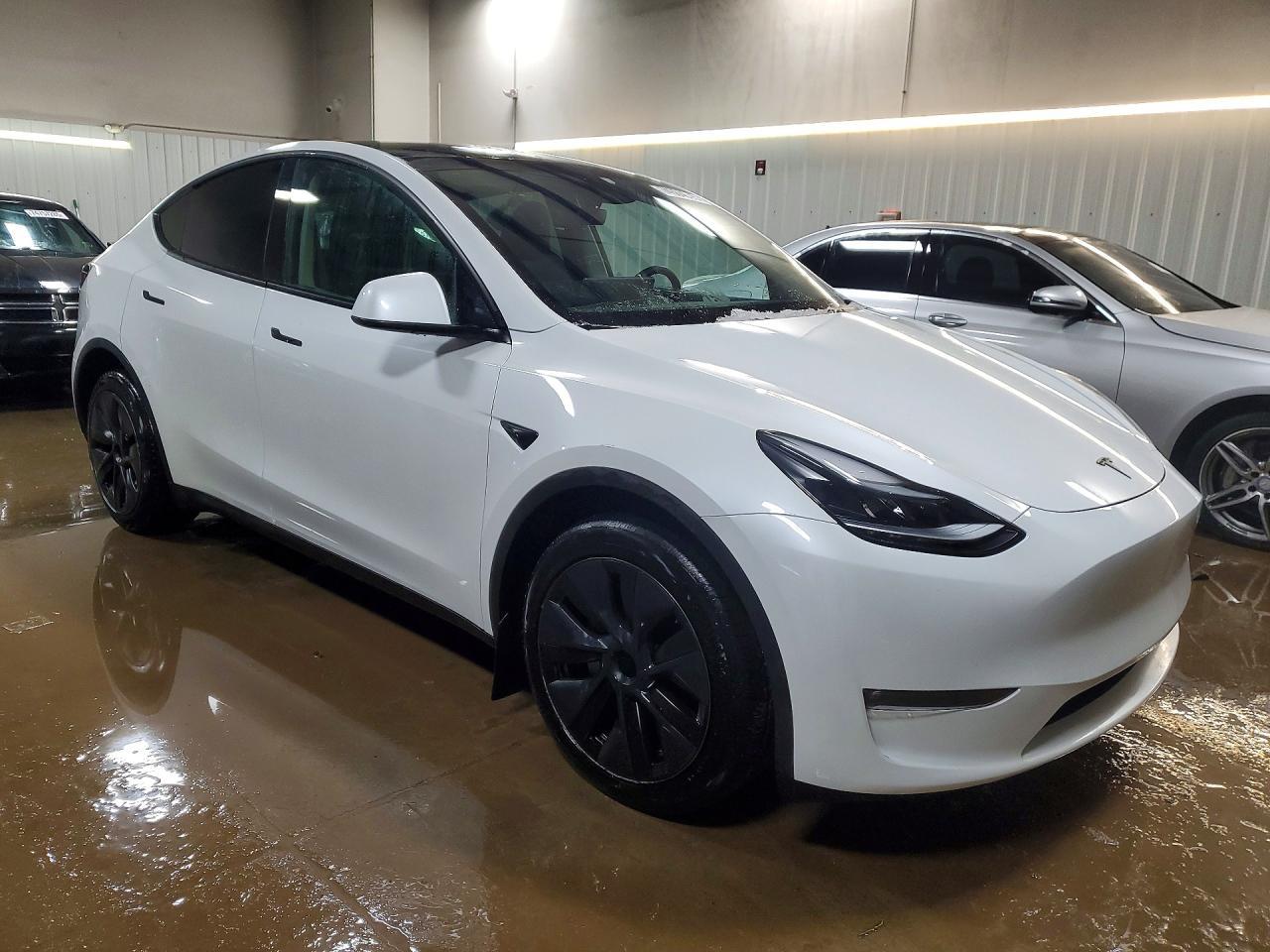 2024 TESLA MODEL Y