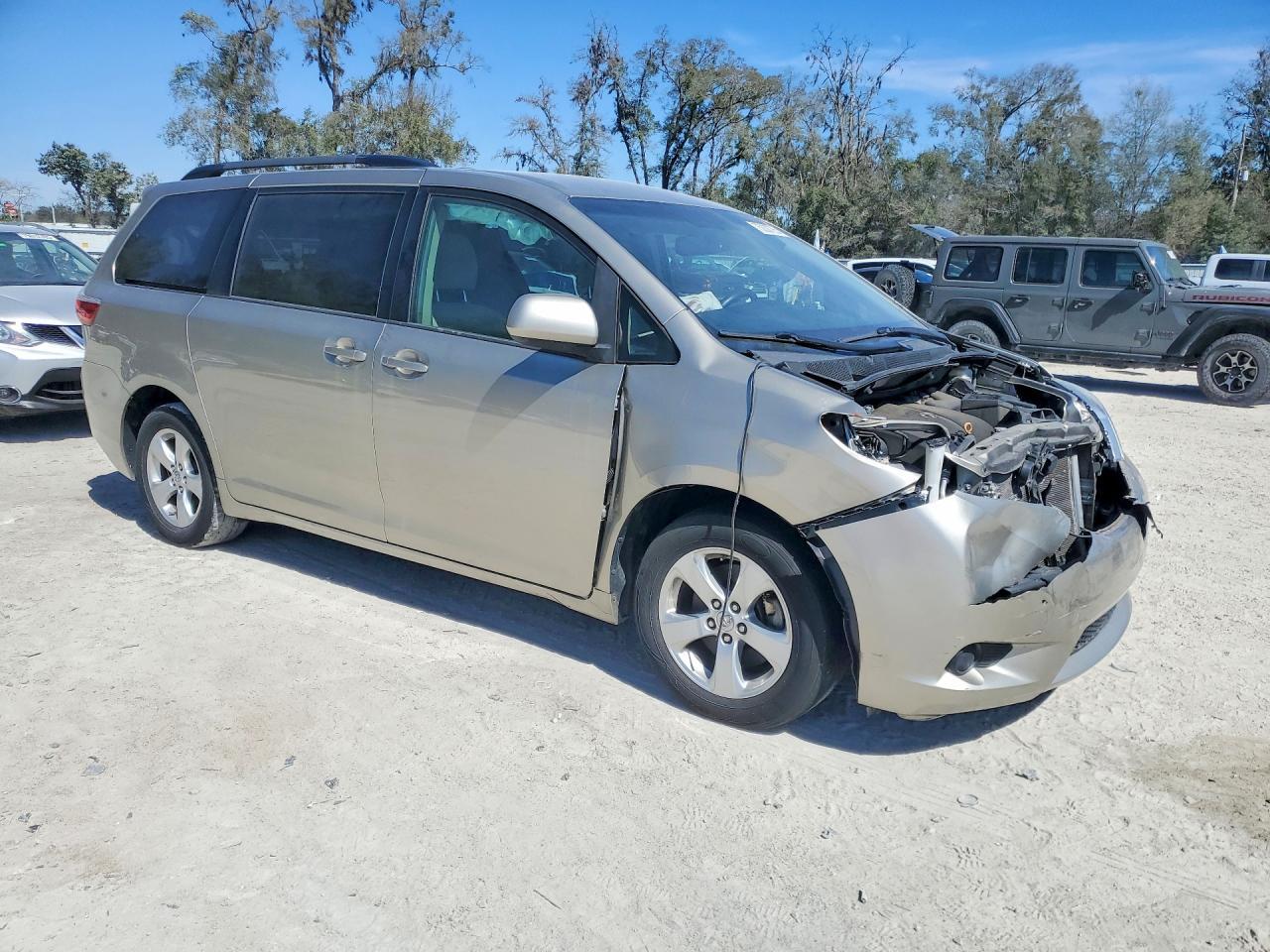 2017 TOYOTA SIENNA